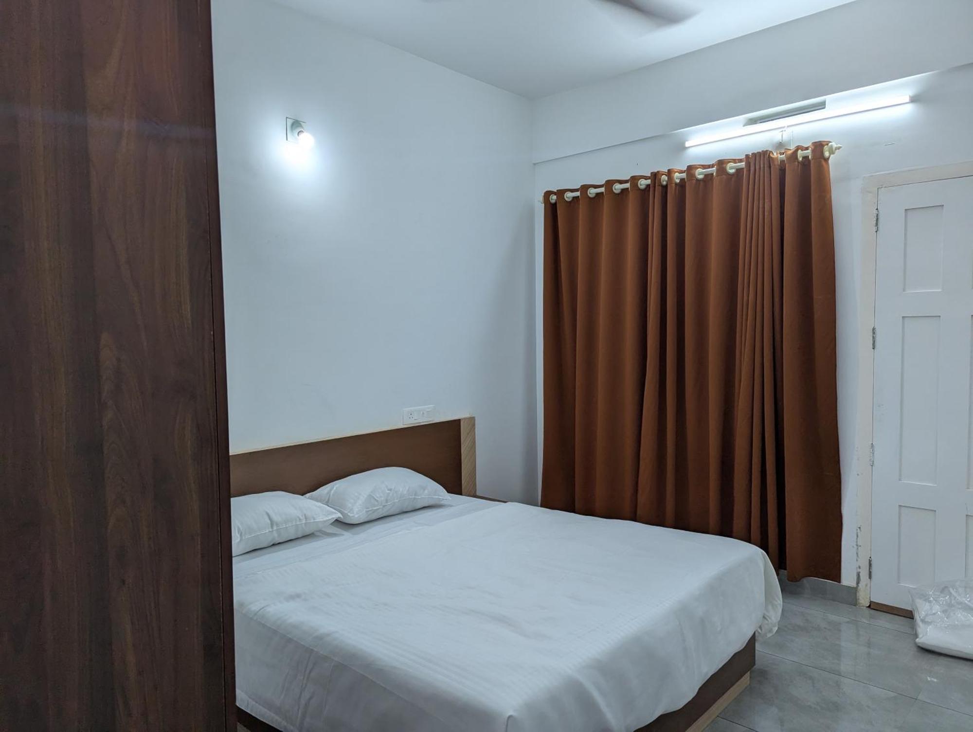 Jayalakshmi Residency Otel Vaduvanchal Dış mekan fotoğraf