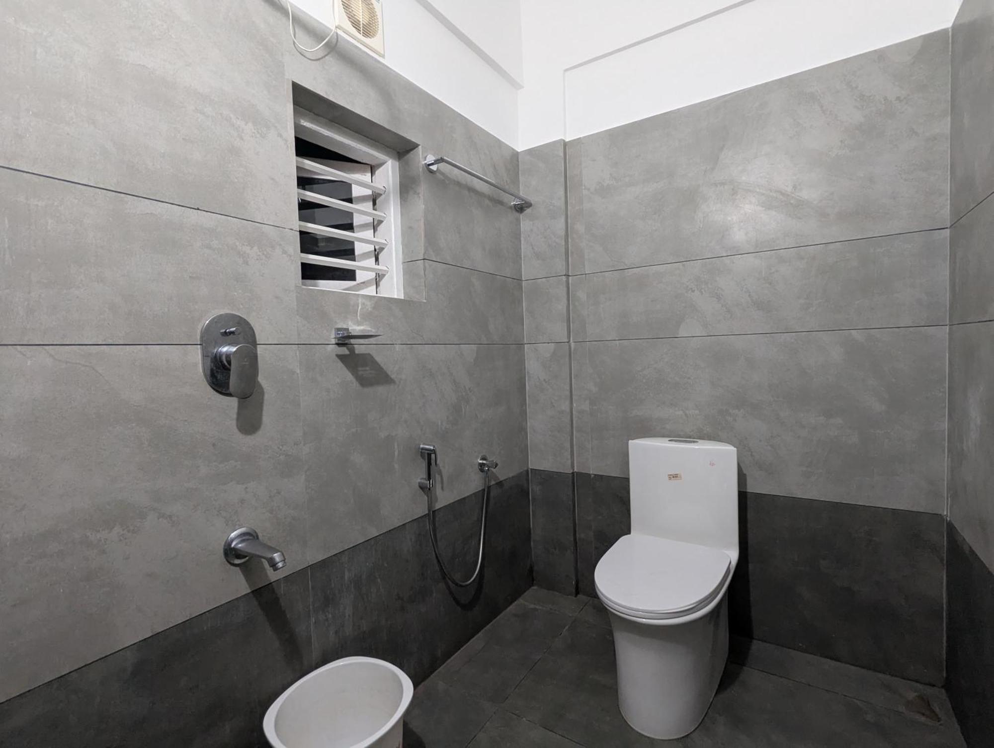 Jayalakshmi Residency Otel Vaduvanchal Dış mekan fotoğraf