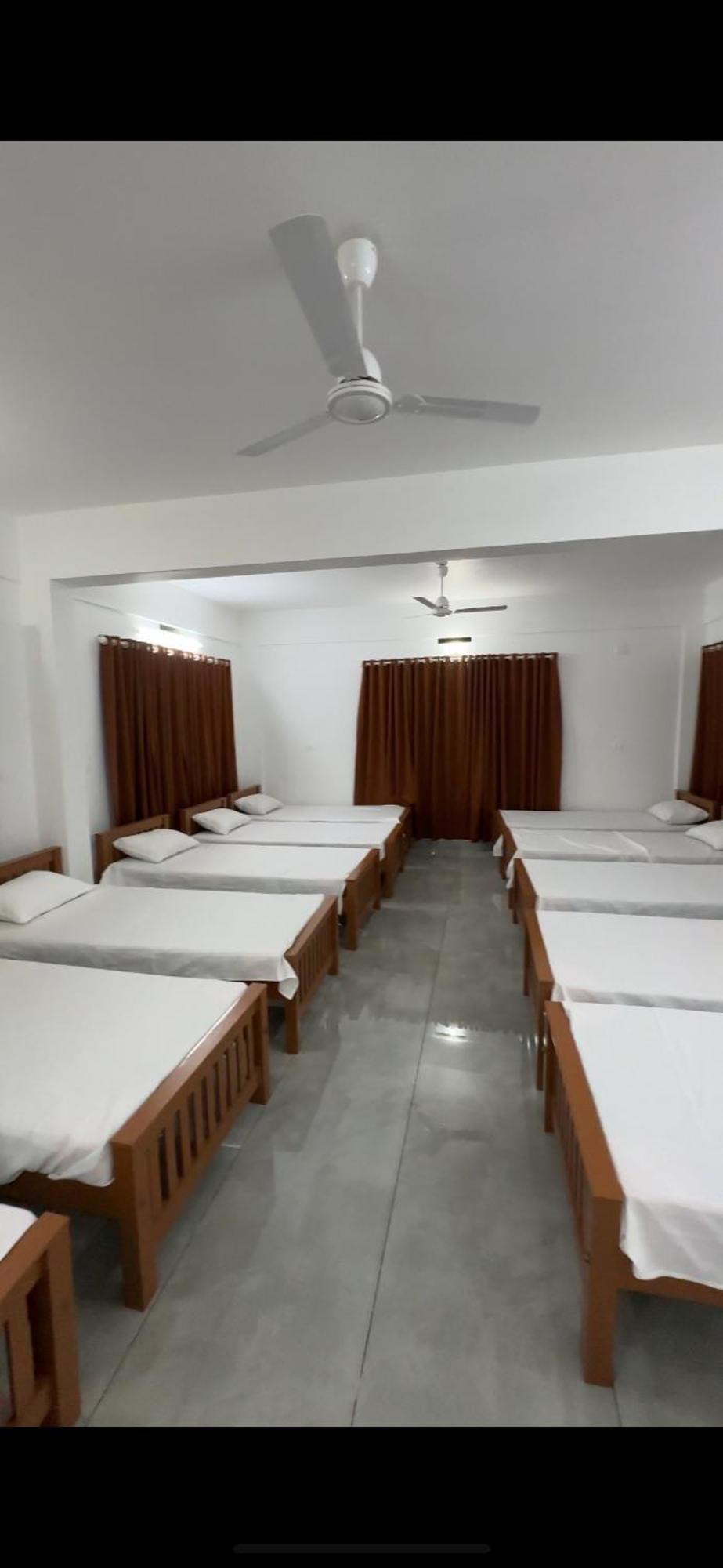 Jayalakshmi Residency Otel Vaduvanchal Dış mekan fotoğraf