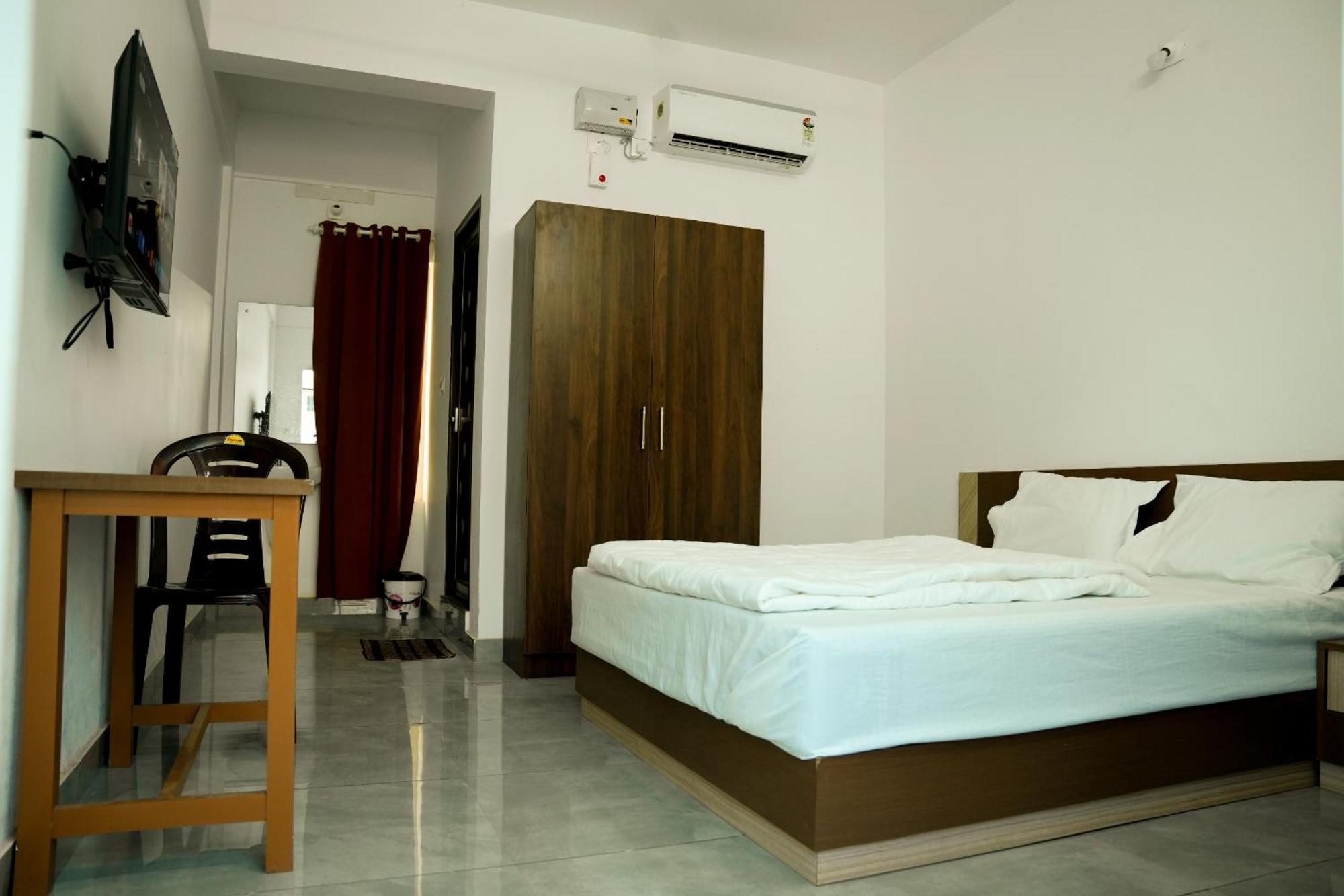 Jayalakshmi Residency Otel Vaduvanchal Dış mekan fotoğraf