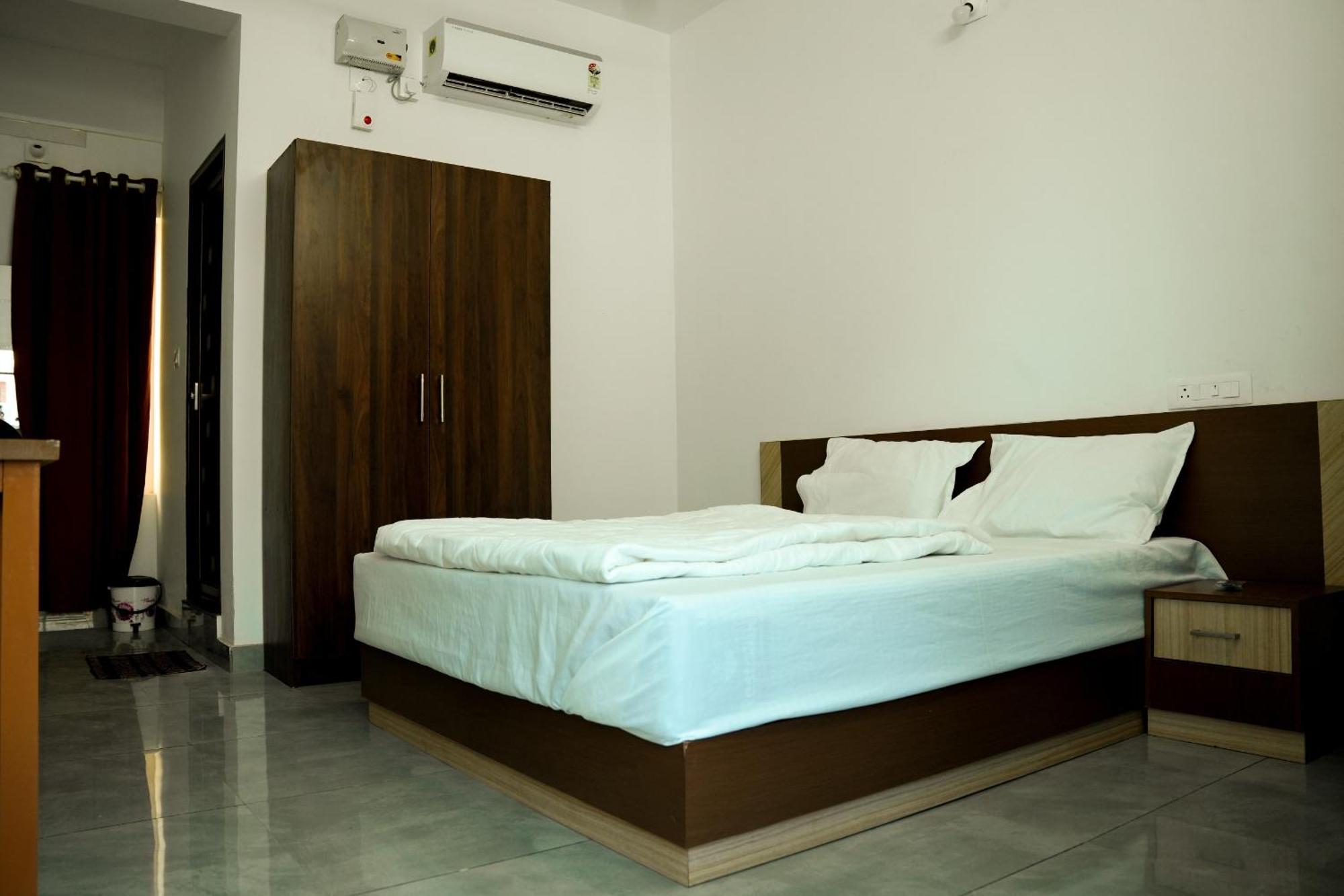 Jayalakshmi Residency Otel Vaduvanchal Dış mekan fotoğraf