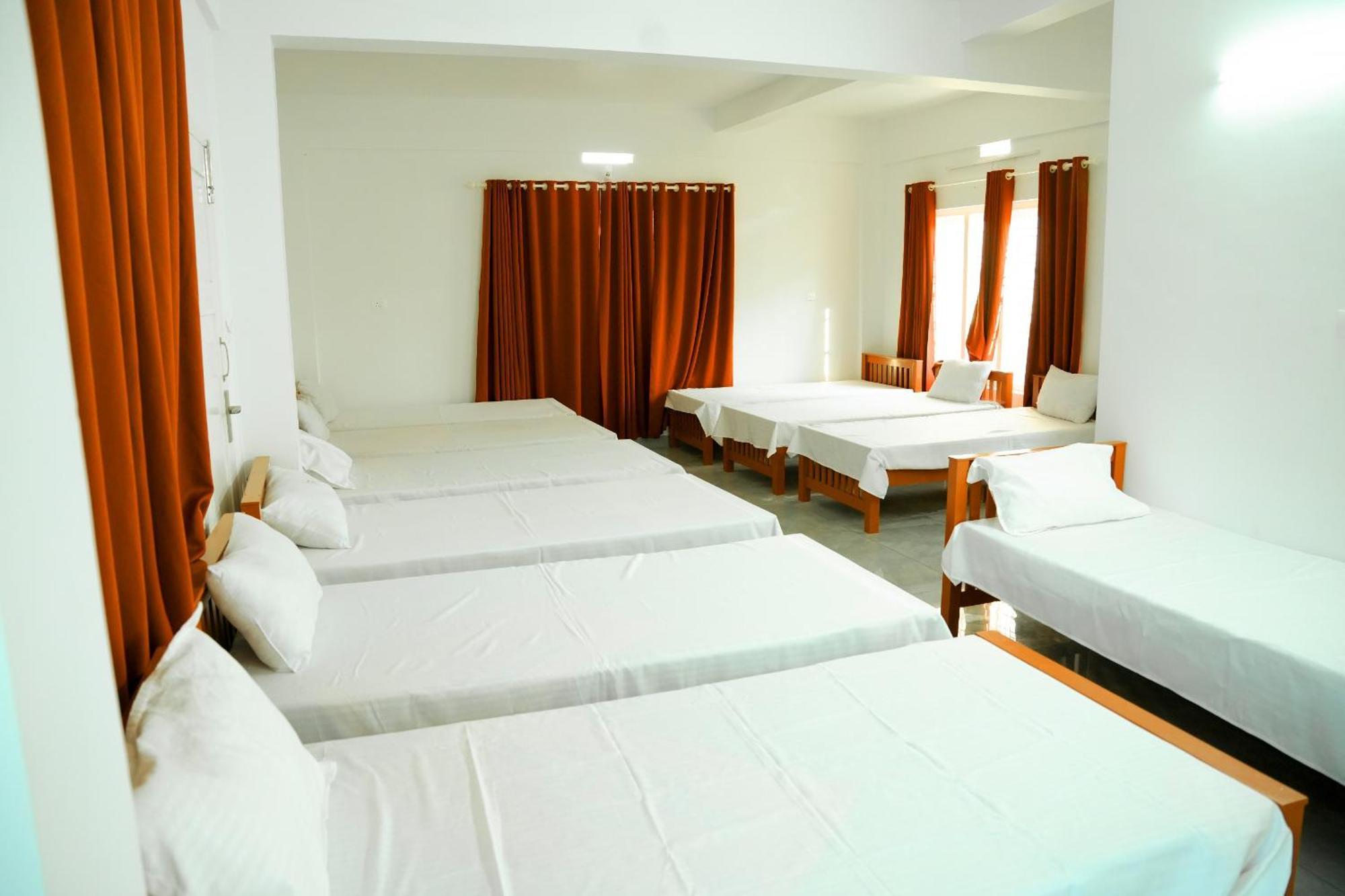 Jayalakshmi Residency Otel Vaduvanchal Dış mekan fotoğraf