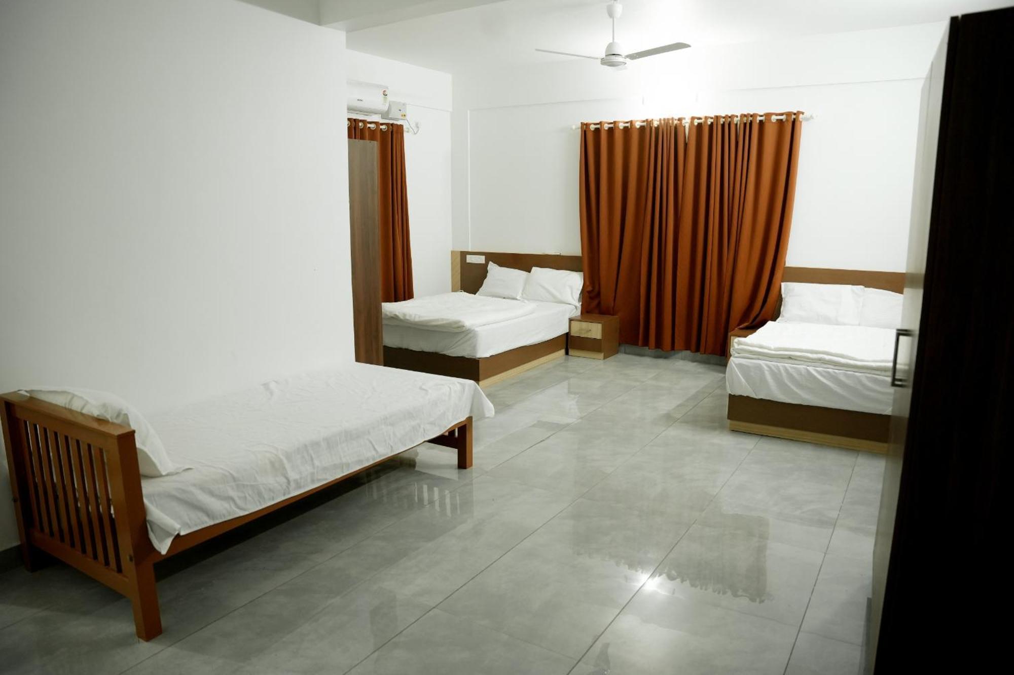 Jayalakshmi Residency Otel Vaduvanchal Dış mekan fotoğraf