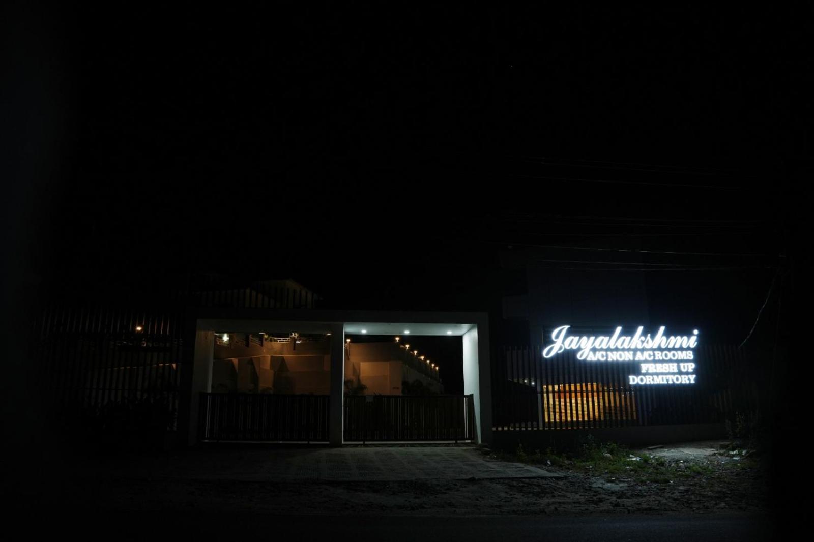 Jayalakshmi Residency Otel Vaduvanchal Dış mekan fotoğraf